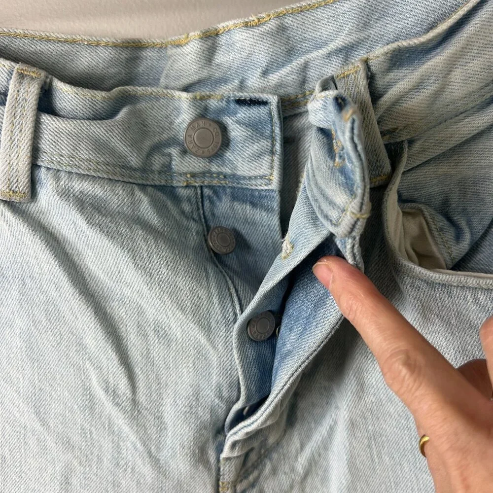 Zara Womens Mid Thigh Baggy Denim Short Sz 30US Light Wash Fray Hem